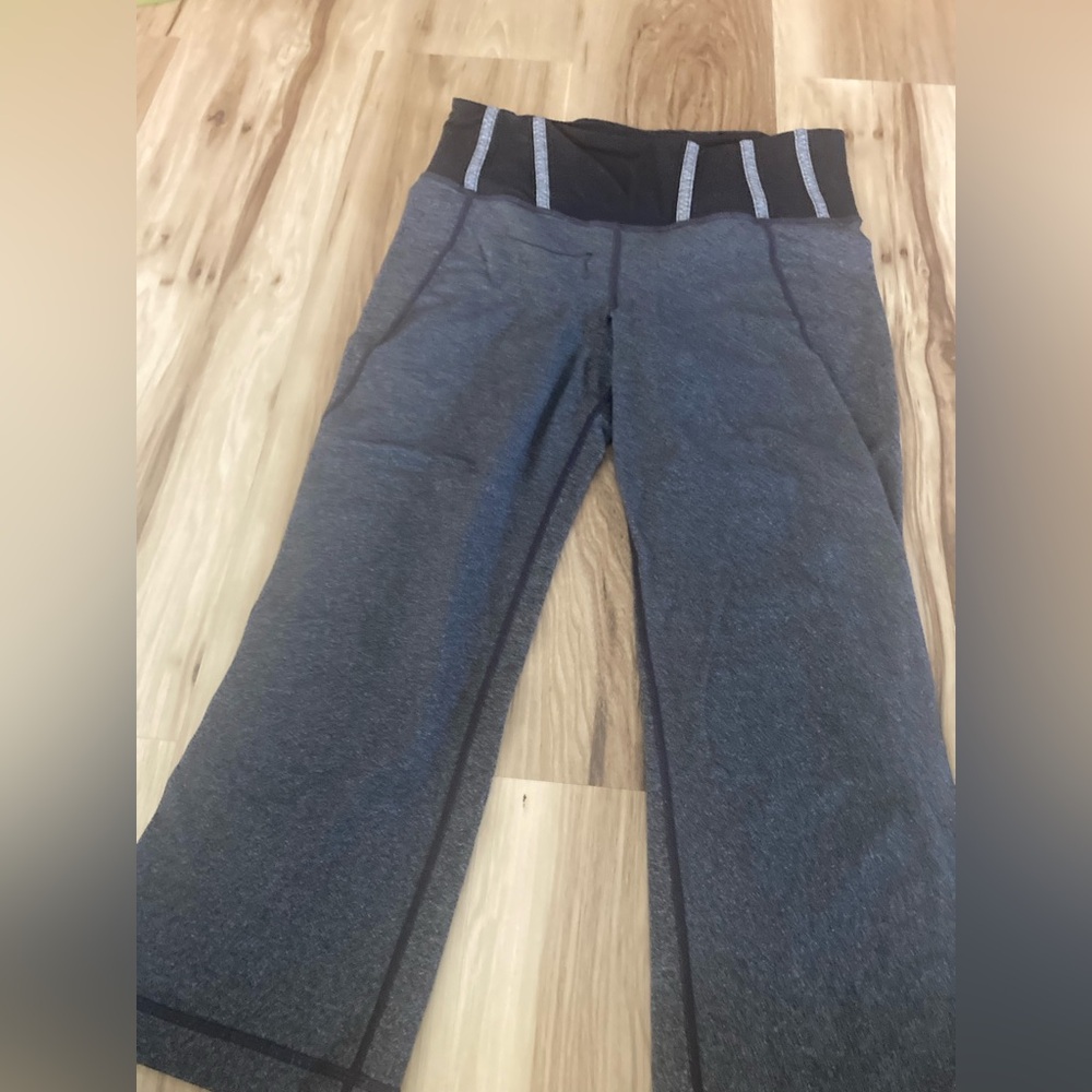 Lululemon Womens cropped pants Grey Size 6